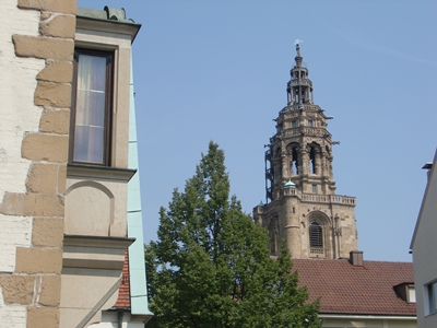 Turm der Heilbronner Kilianskirche vom Deutschhof aus gesehen