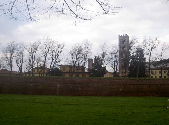 Lucca, Le mura