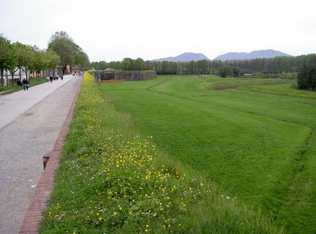 Lucca, Le mura